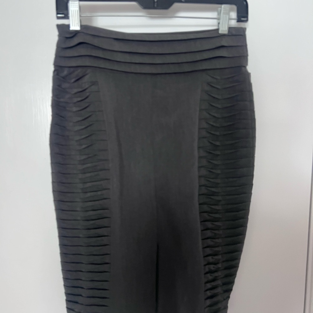 Pleated detail pencil skirt